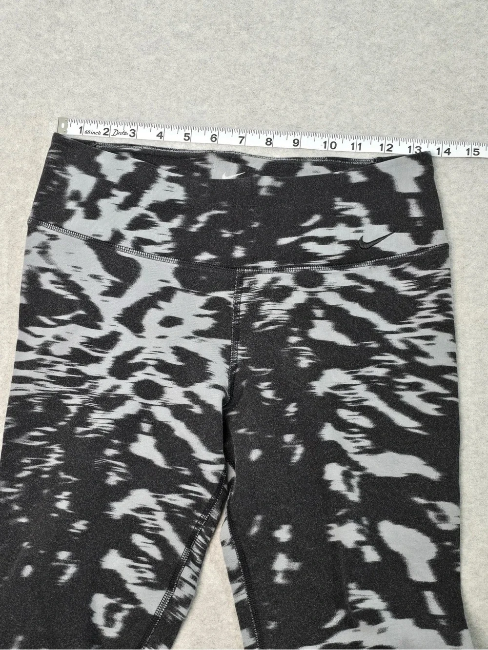 Nike Dri-FIT Women’s Ankle Leggings Medium Regular Black/Gray Abstract